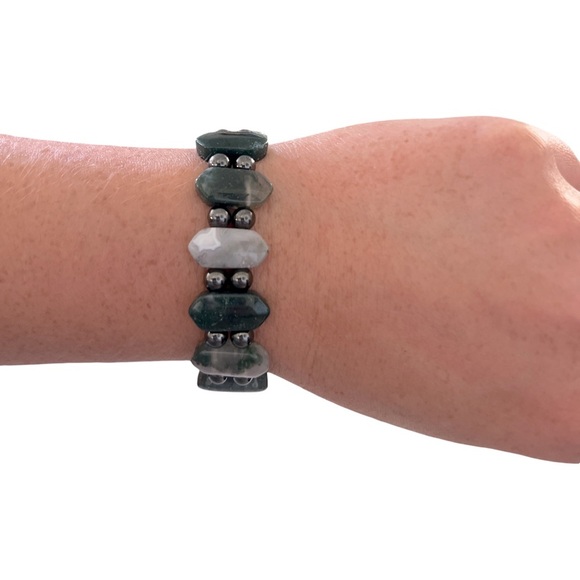 Green & White Stone Beaded Stretch Bracelet - Picture 7 of 8